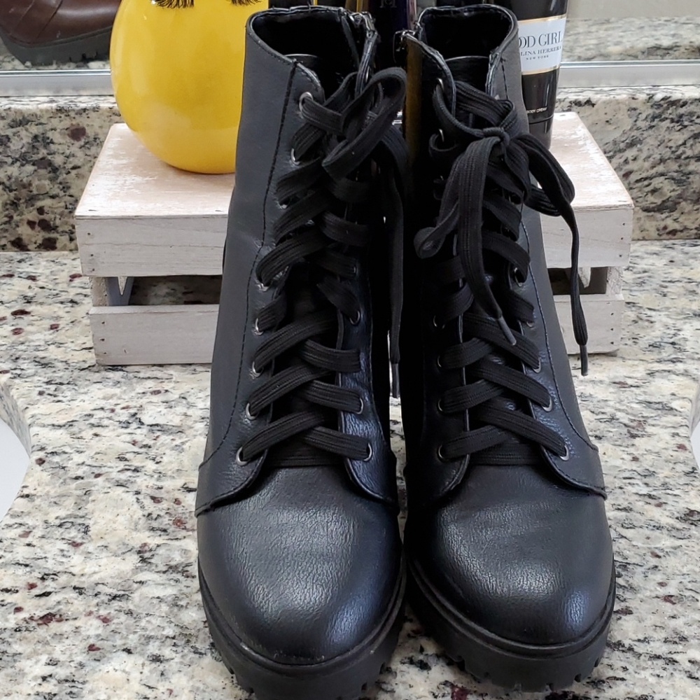 ANKLE BOOTS SODA